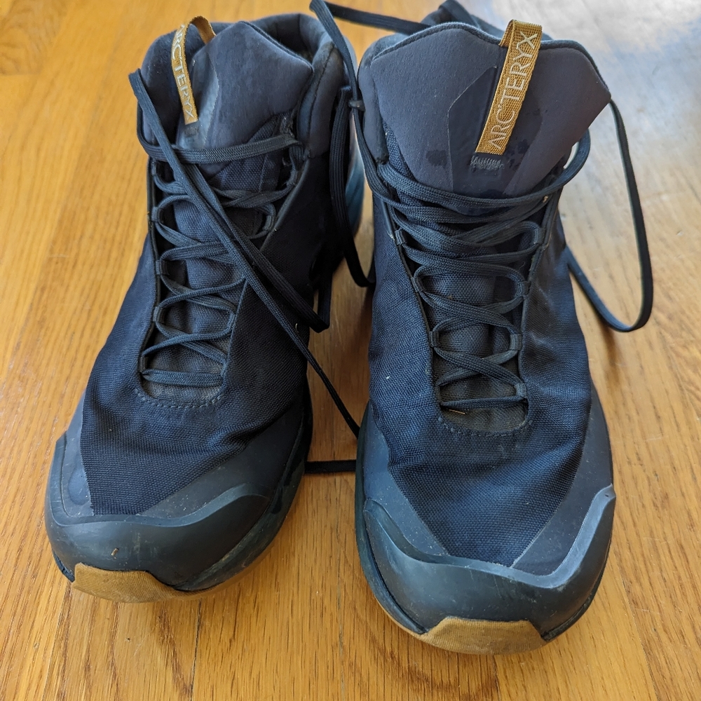 Arc'teryx Aerios FL Gore-tex men's hiking boots, navy, men's USA size 10.5